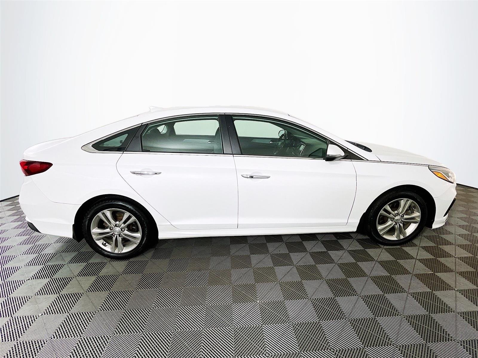 Used 2019 Quartz White Pearl Hyundai SEL image 11