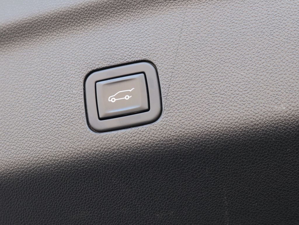 Used 2024 Black GMC SLT image 21