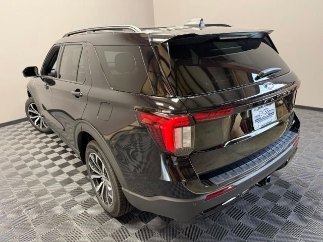 New 2026 Agate Black Metallic Ford ST-Line image 9