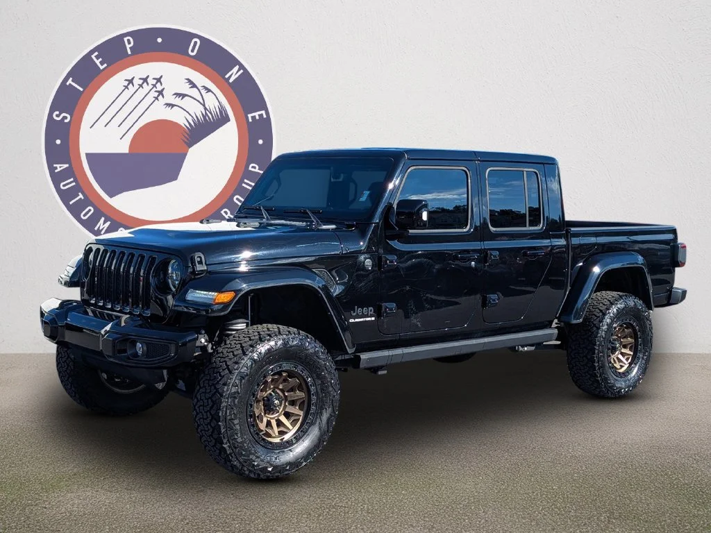 Used 2023 Black Jeep Overland image 2