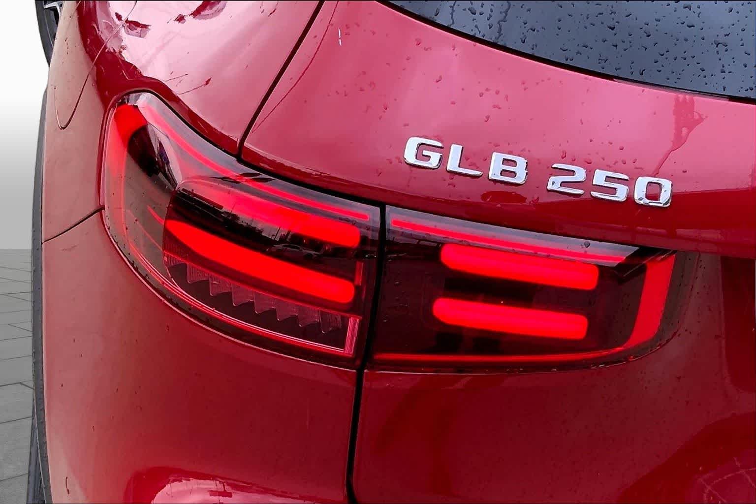 New 2026 MANUFAKTUR Patagonia Red Metallic Mercedes-Benz GLB 250 image 14