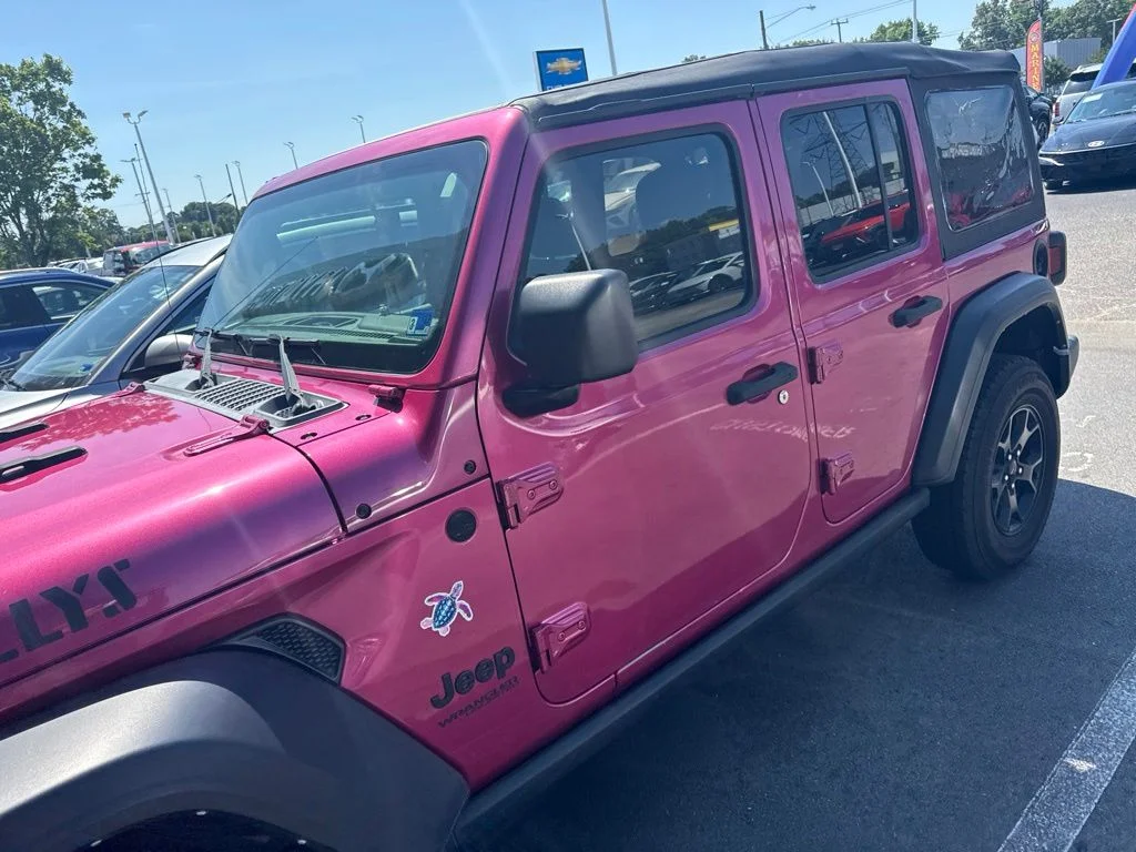 Used 2022 Red Jeep Unlimited Willys image 3