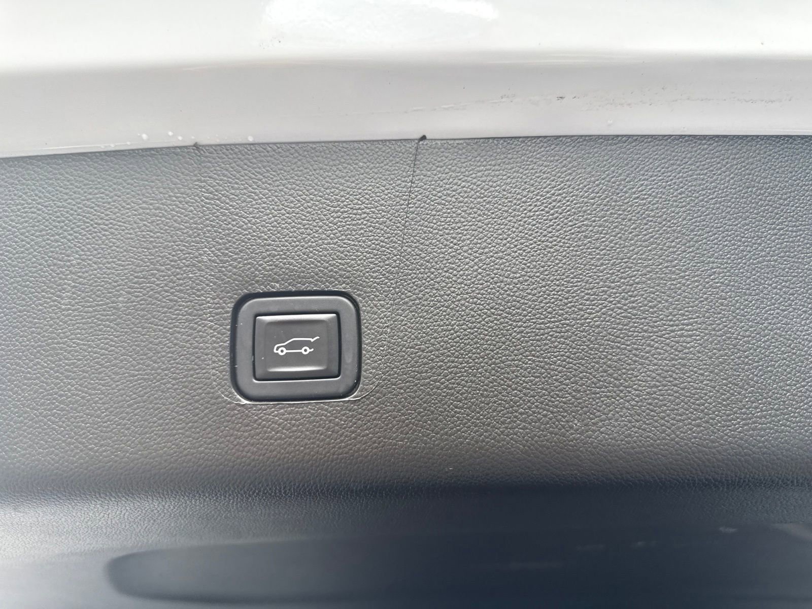 Used 2023 Summit White Chevrolet LT Cloth image 15