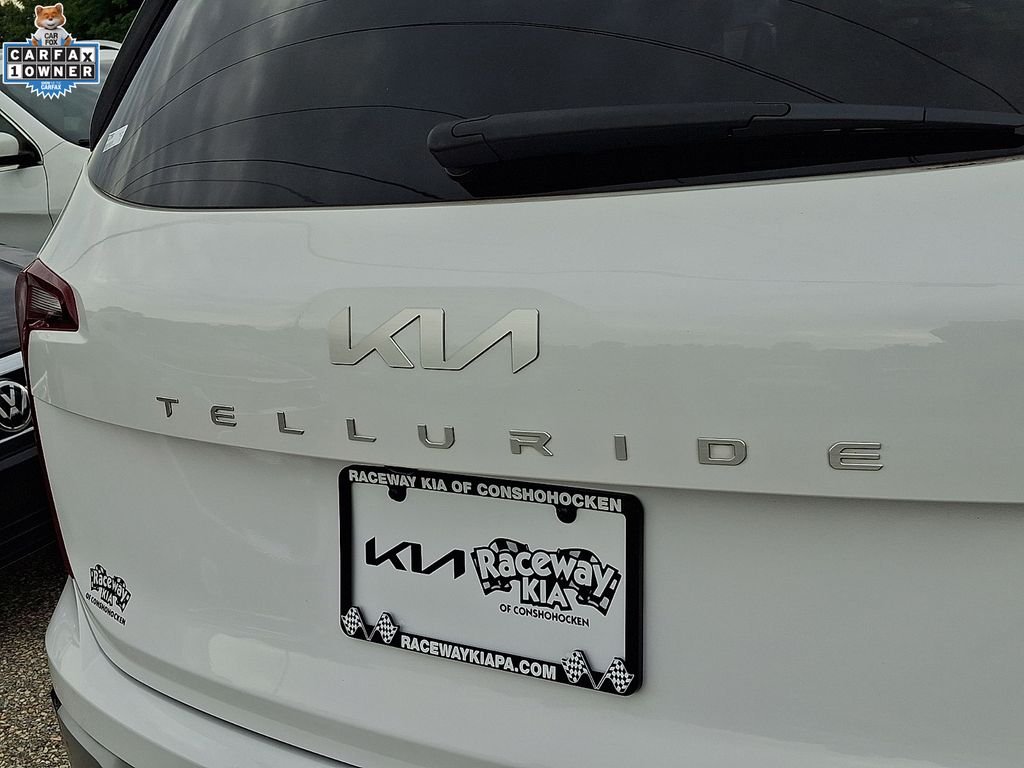Used 2023 White Kia S image 29