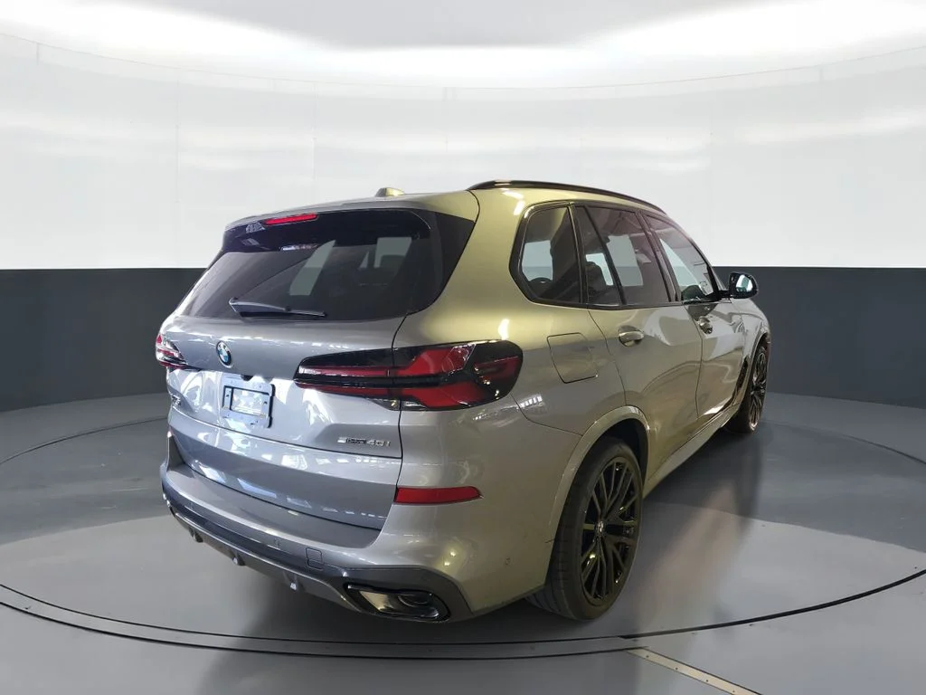 New 2026 Skyscraper Grey Metallic BMW sDrive40i image 3