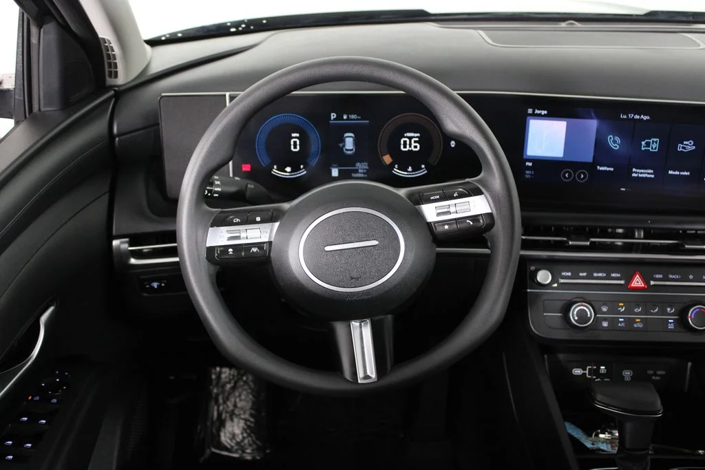 Used 2025 Black Hyundai SE image 21