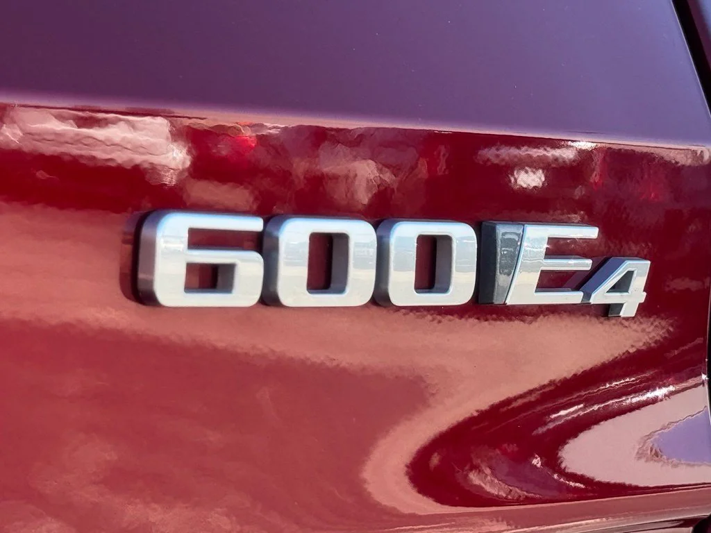 Used 2026  Cadillac Signature Luxury image 10