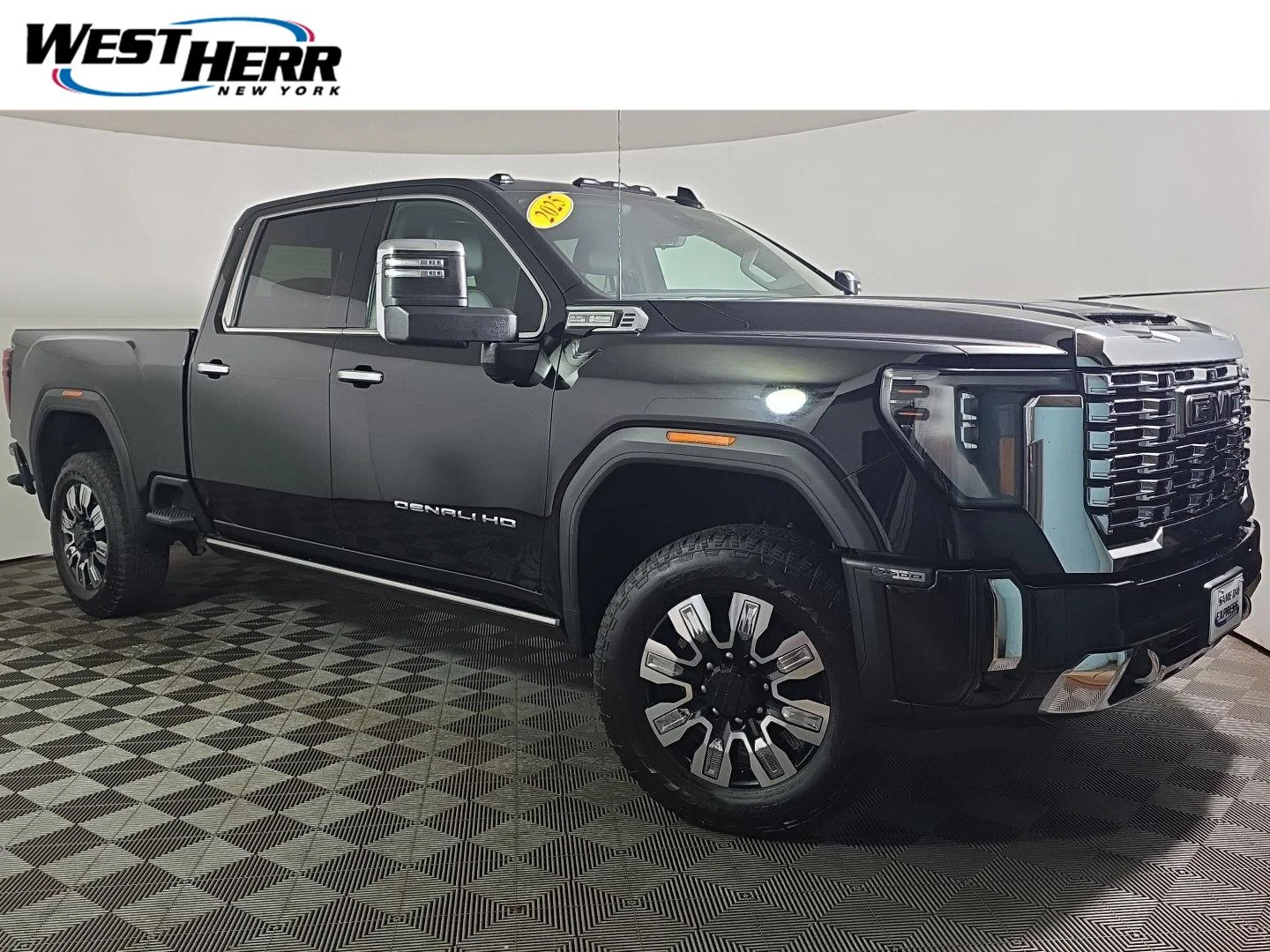 Used 2025 Onyx Black GMC Denali image 1