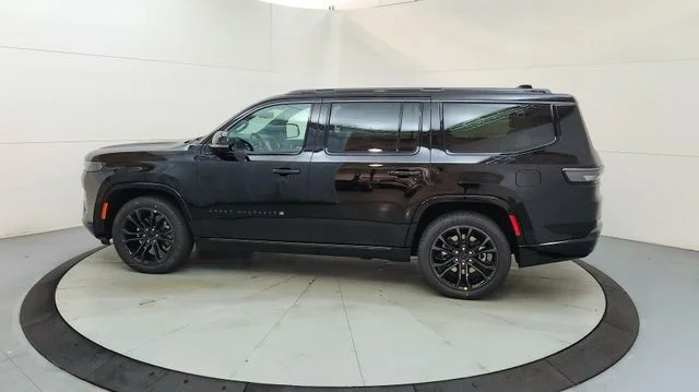 New 2026 High Gloss Black Exterior Paint Jeep Summit Reserve image 6