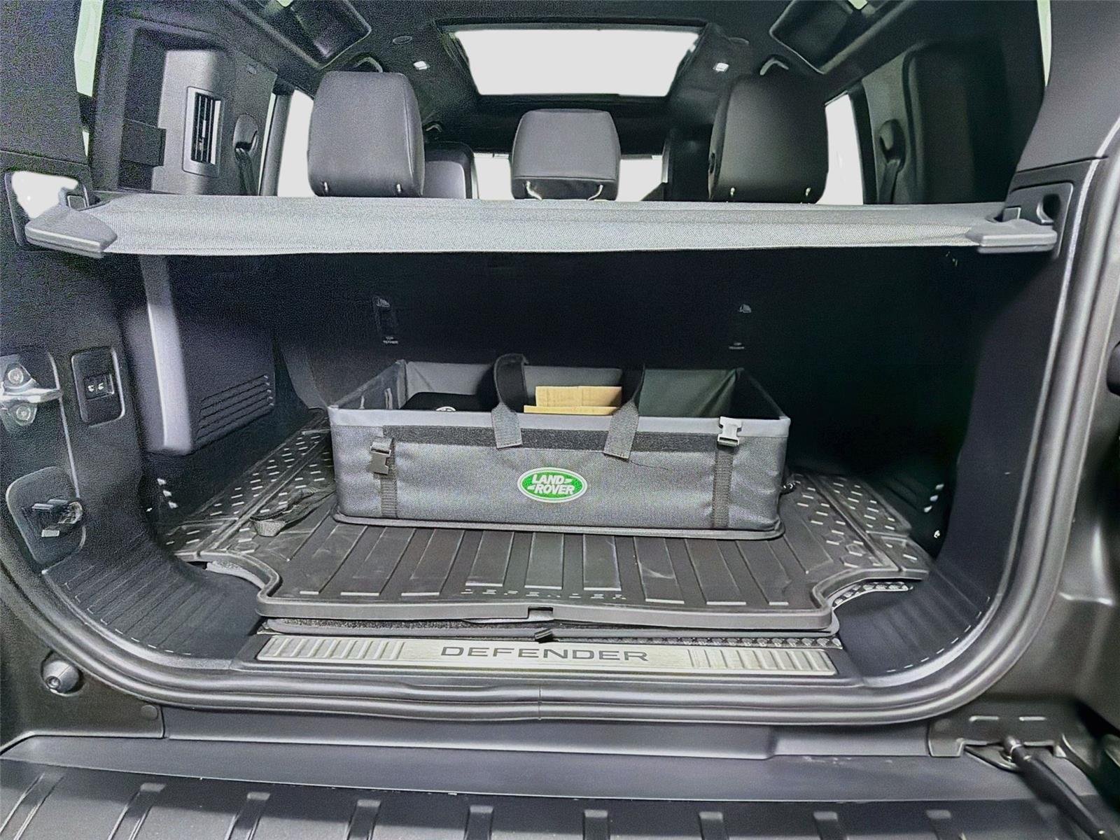 New 2026 Narvik Black Land Rover OCTA image 28