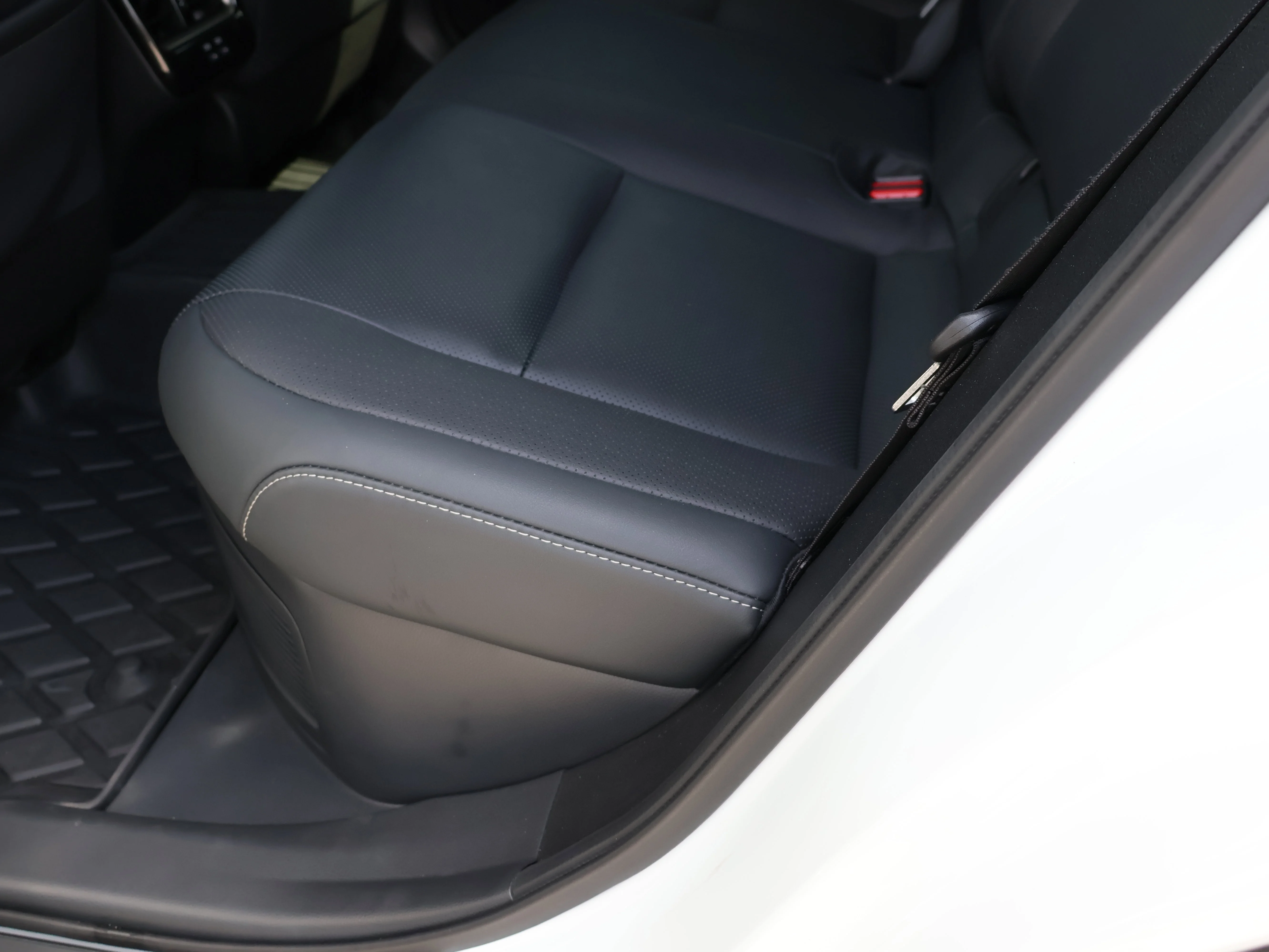 Used 2025 Oxygen White Toyota Limited image 21