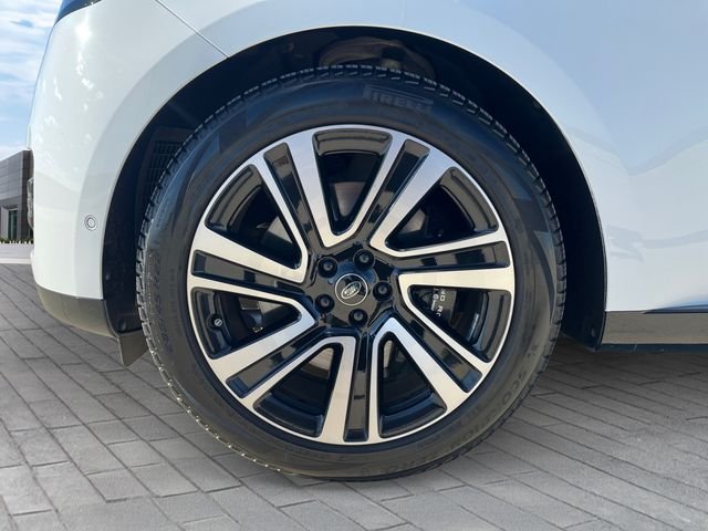 Certified Used 2023 White Land Rover SE image 9