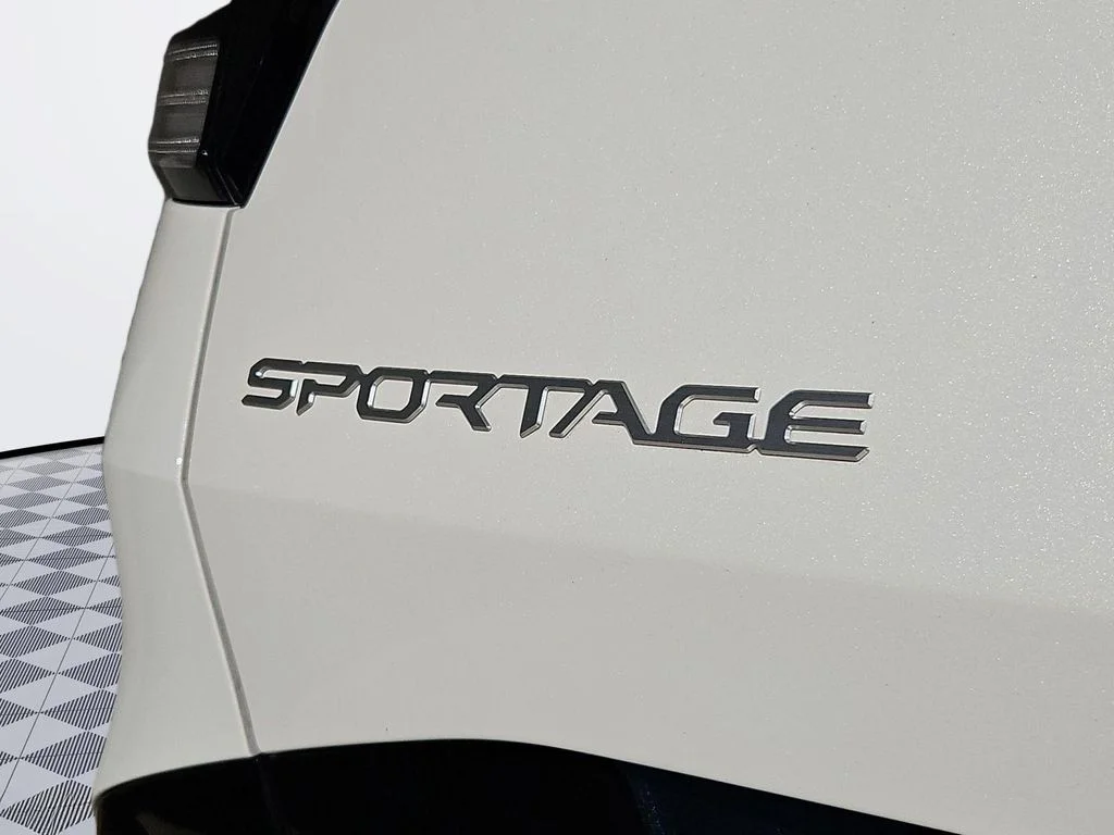 Used 2025 Snow White Pearl Kia SX-Prestige image 26