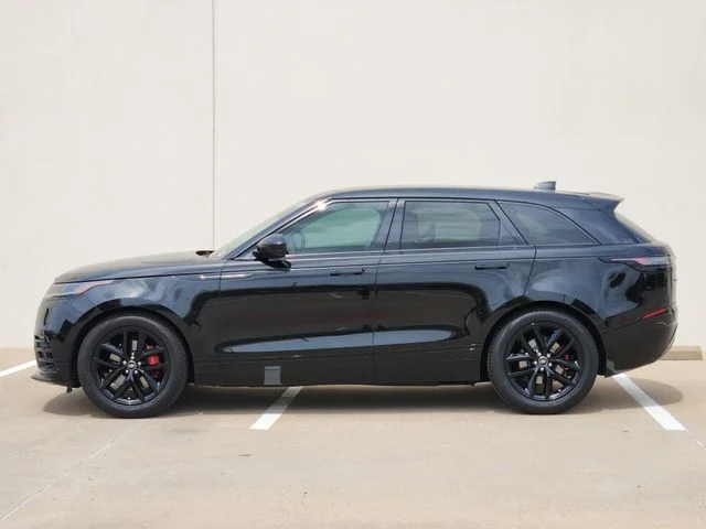 Used 2025 Black Land Rover Dynamic SE image 4