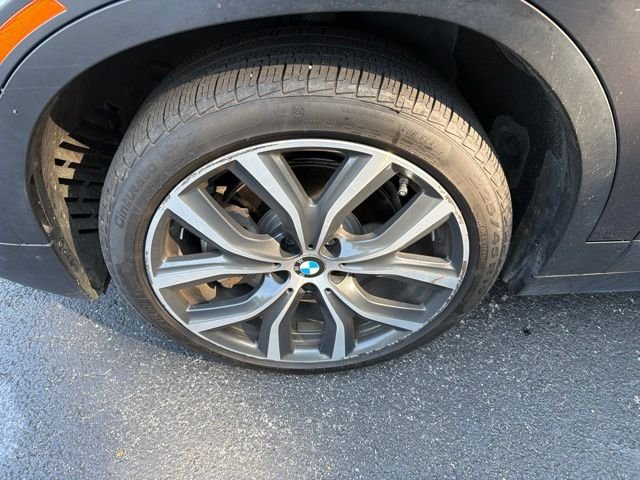 Used 2018 Mineral Gray Metallic BMW xDrive28i image 3