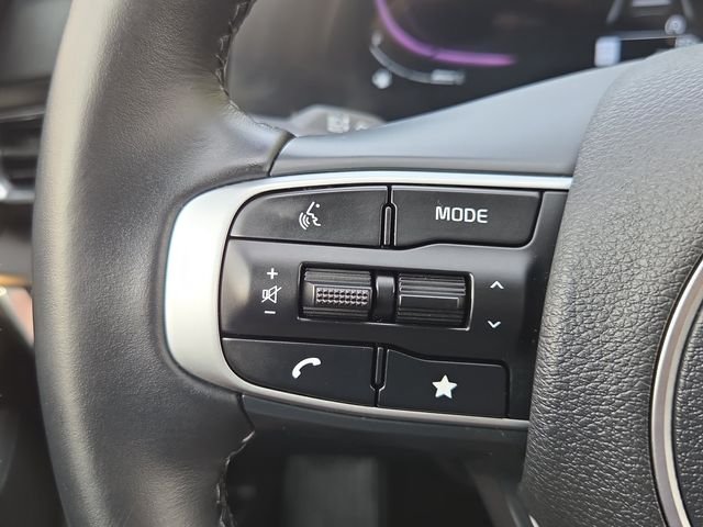 Used 2024 White Pearl Kia EX image 18