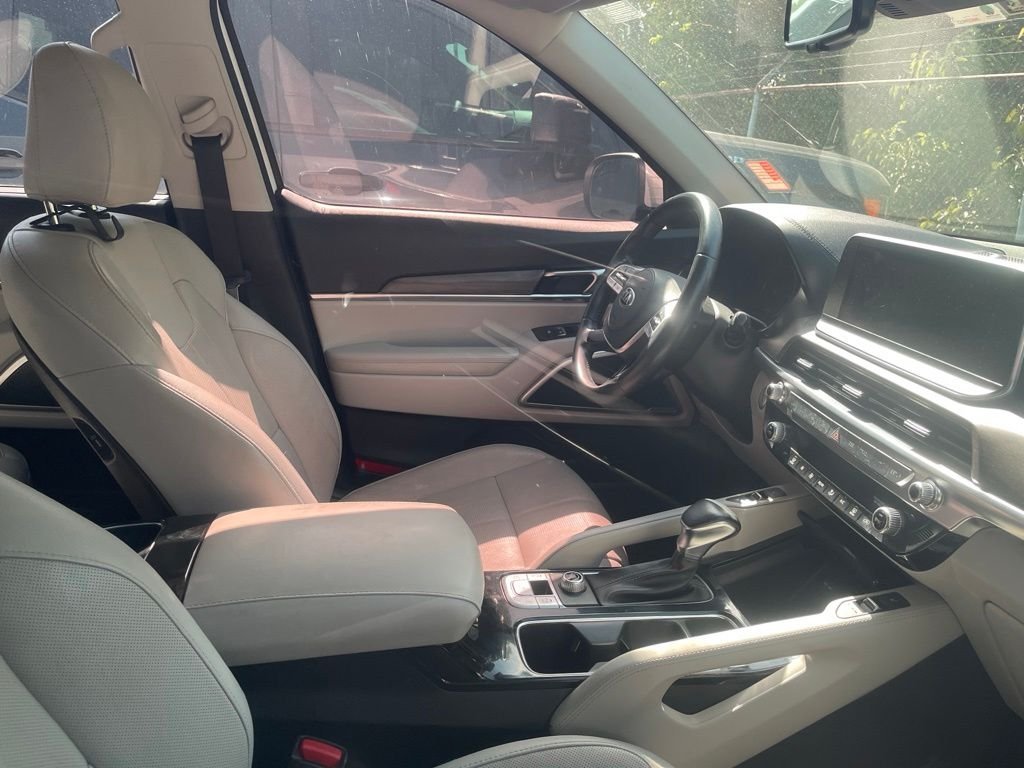 Used 2021 White Kia EX image 7