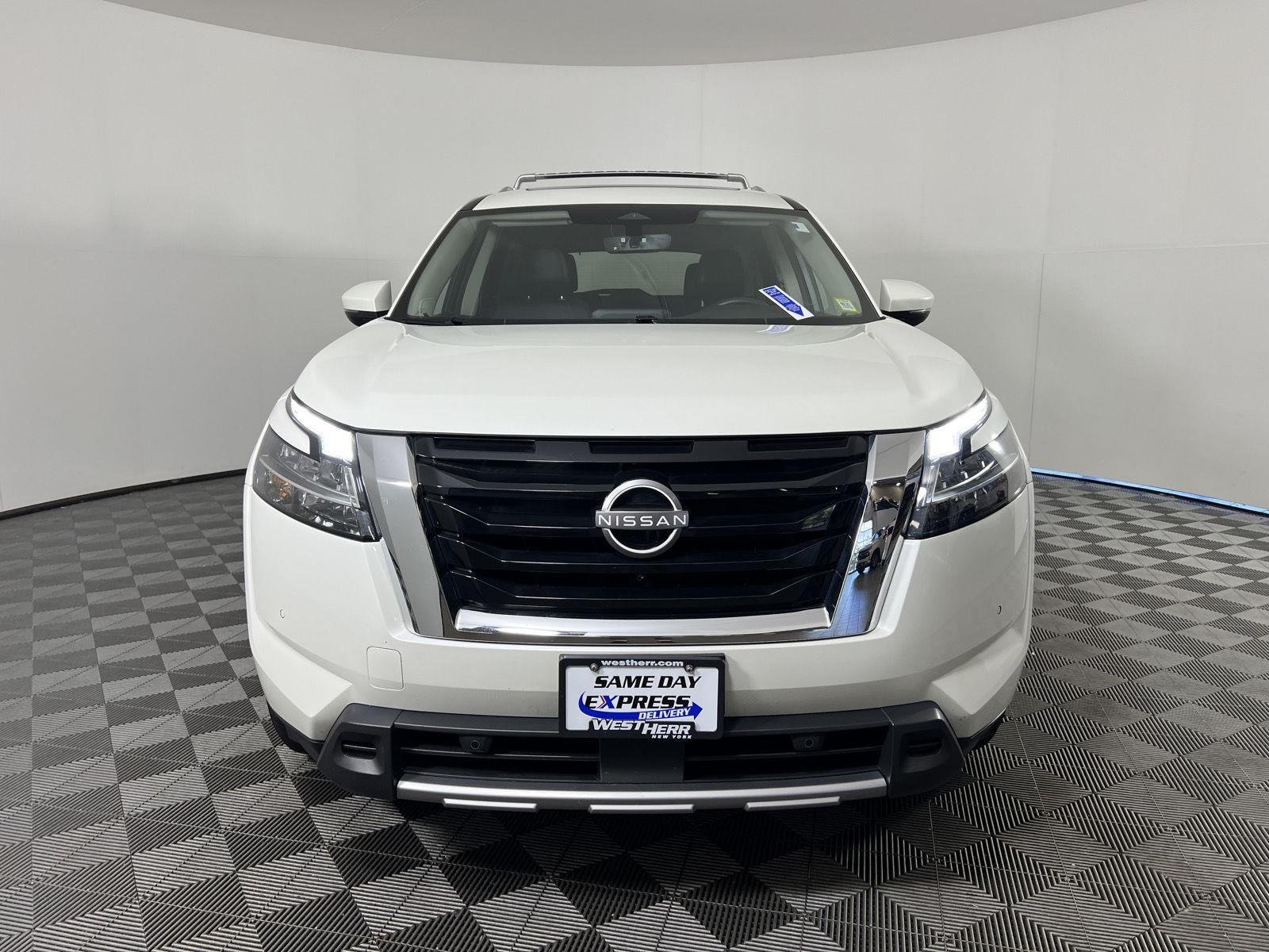 Used 2023 Pearl White Tricoat Nissan SL image 8