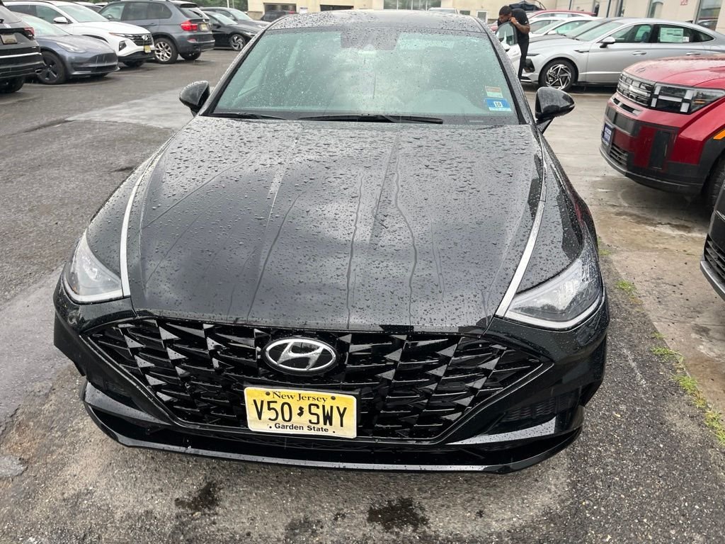 Used 2021 Black Hyundai SEL Plus image 5