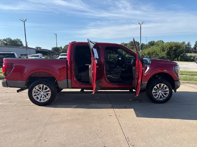 Used 2025  Ford King Ranch image 37