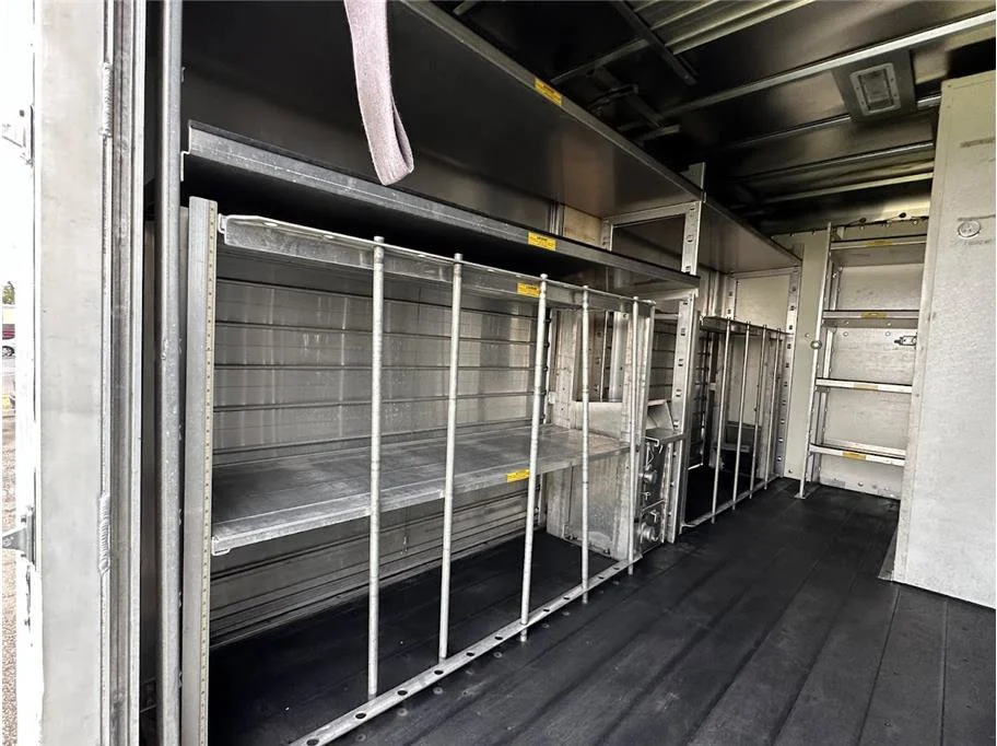 Used 2015 Summit White Chevrolet Cutaway Van 2D image 17