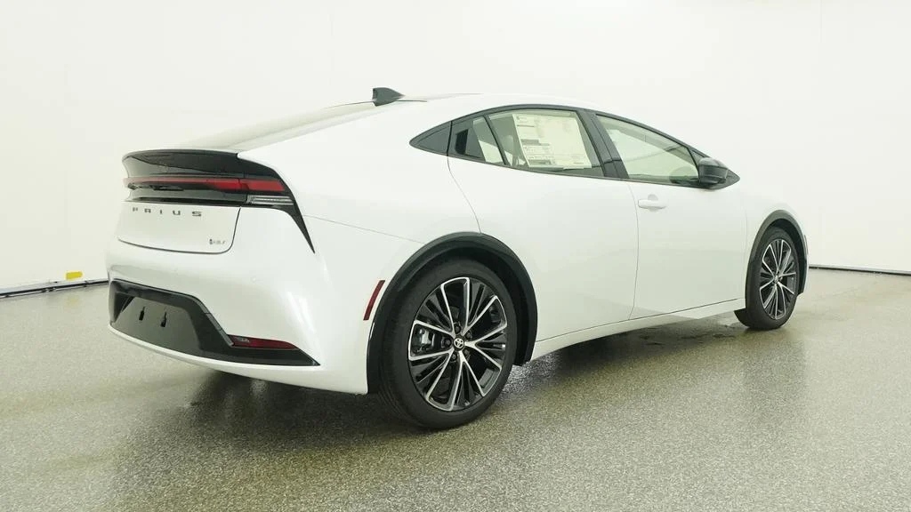 New 2027 Wind Chill Pearl Toyota XLE image 31