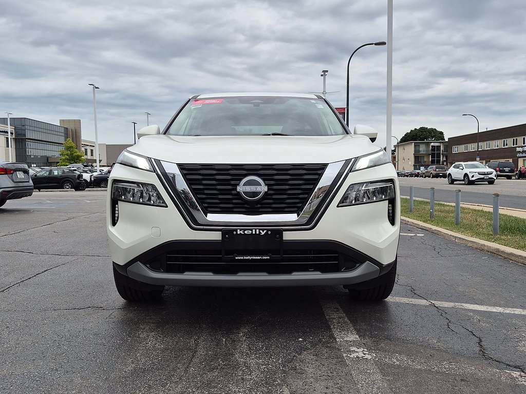 Used 2023 Pearl White TriCoat Nissan SV image 2