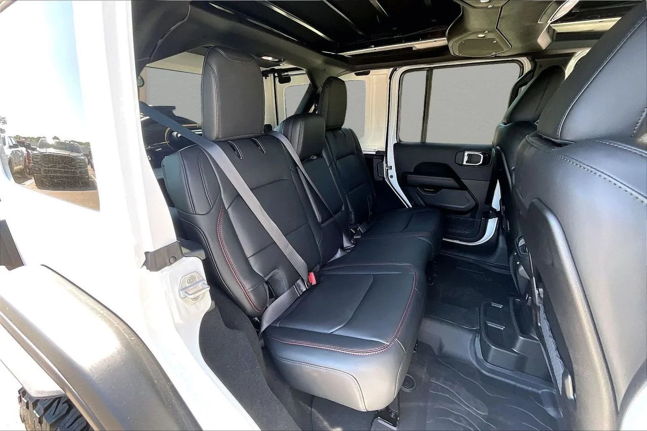 New 2026 Bright White Clear-Coat Exterior Paint Jeep Moab 392 image 20