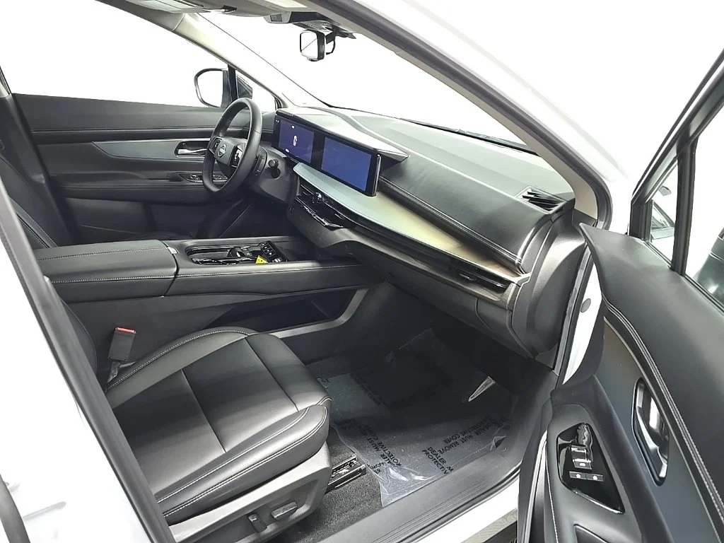 Used 2025 White Nissan SL image 16