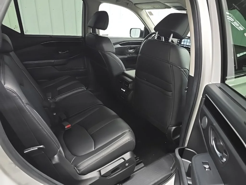 Used 2023  Honda EX-L image 19