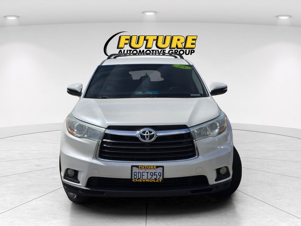Used 2015 White Toyota LE image 2