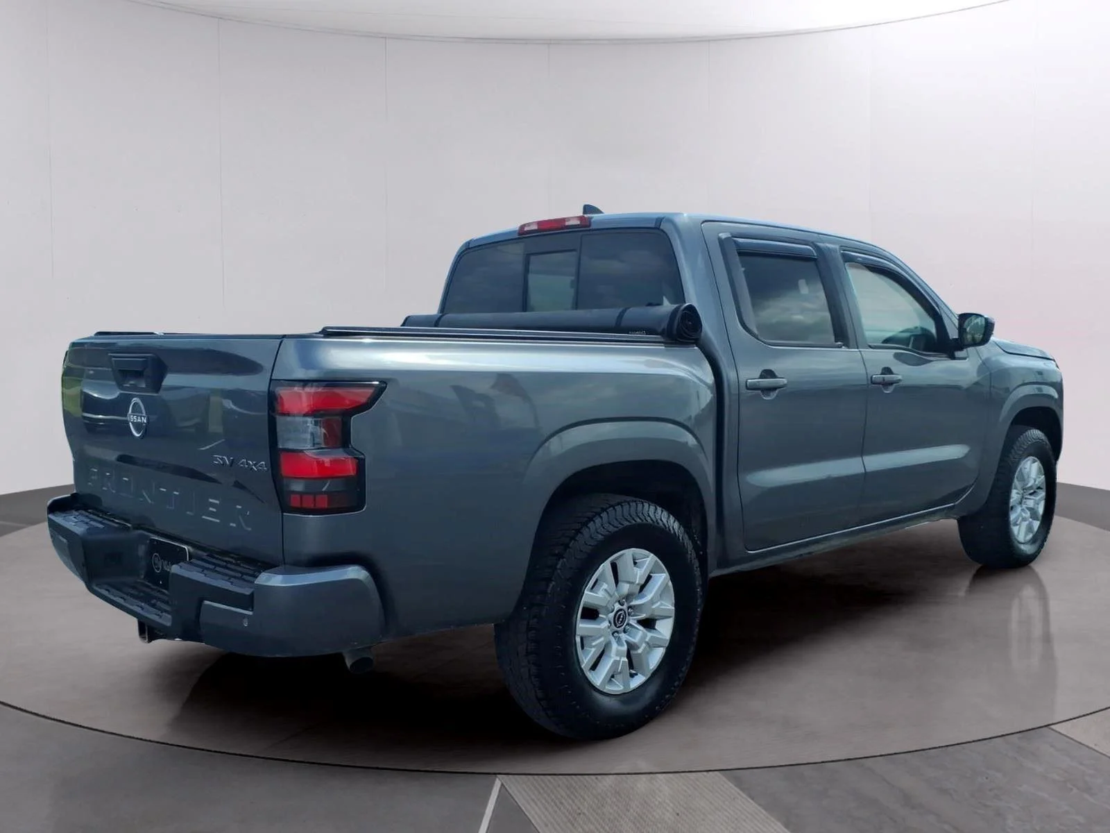 Used 2022 Gun Metallic Nissan SV image 5