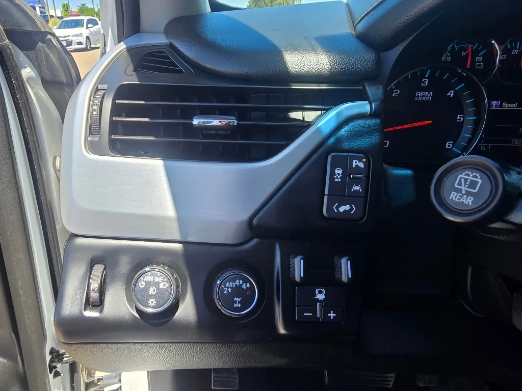 Used 2017 Summit White GMC SLE image 18