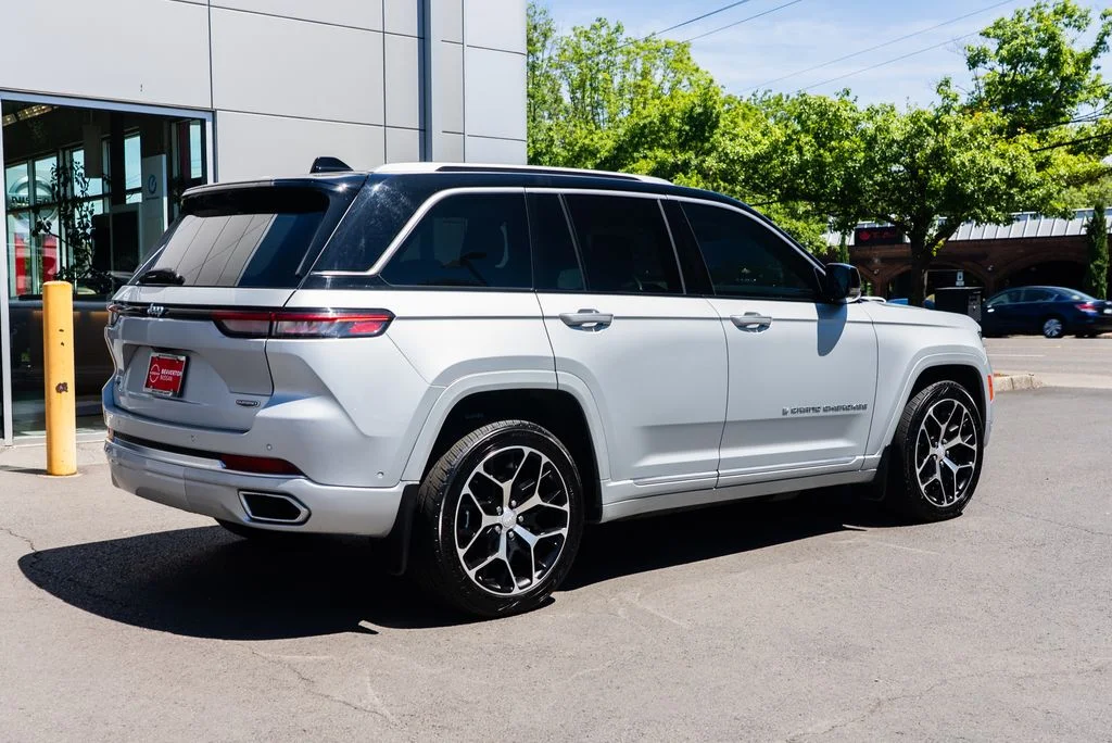 Used 2022 Silver Jeep Summit Reserve 4xe image 6