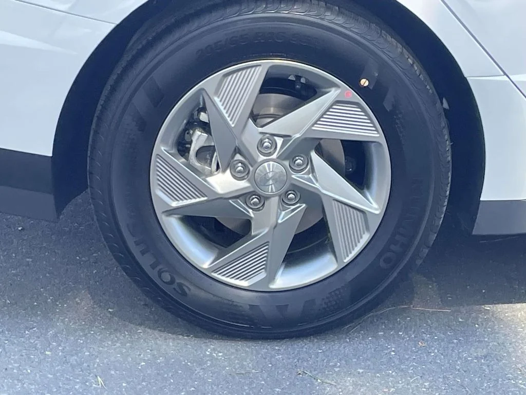 New 2026 White Hyundai SE image 7