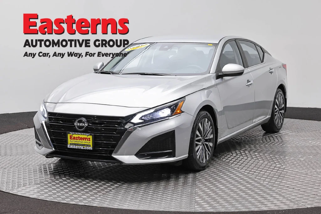 Used 2023 Silver Nissan 2.5 SV image 1