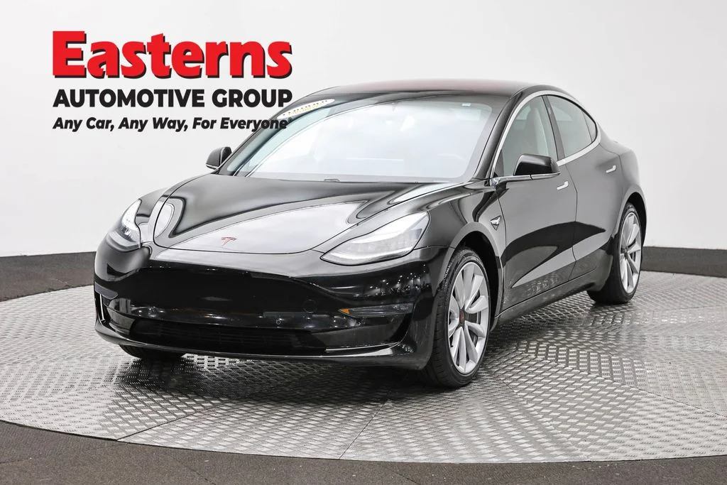 Used 2018 Black Tesla Mid Range image 1