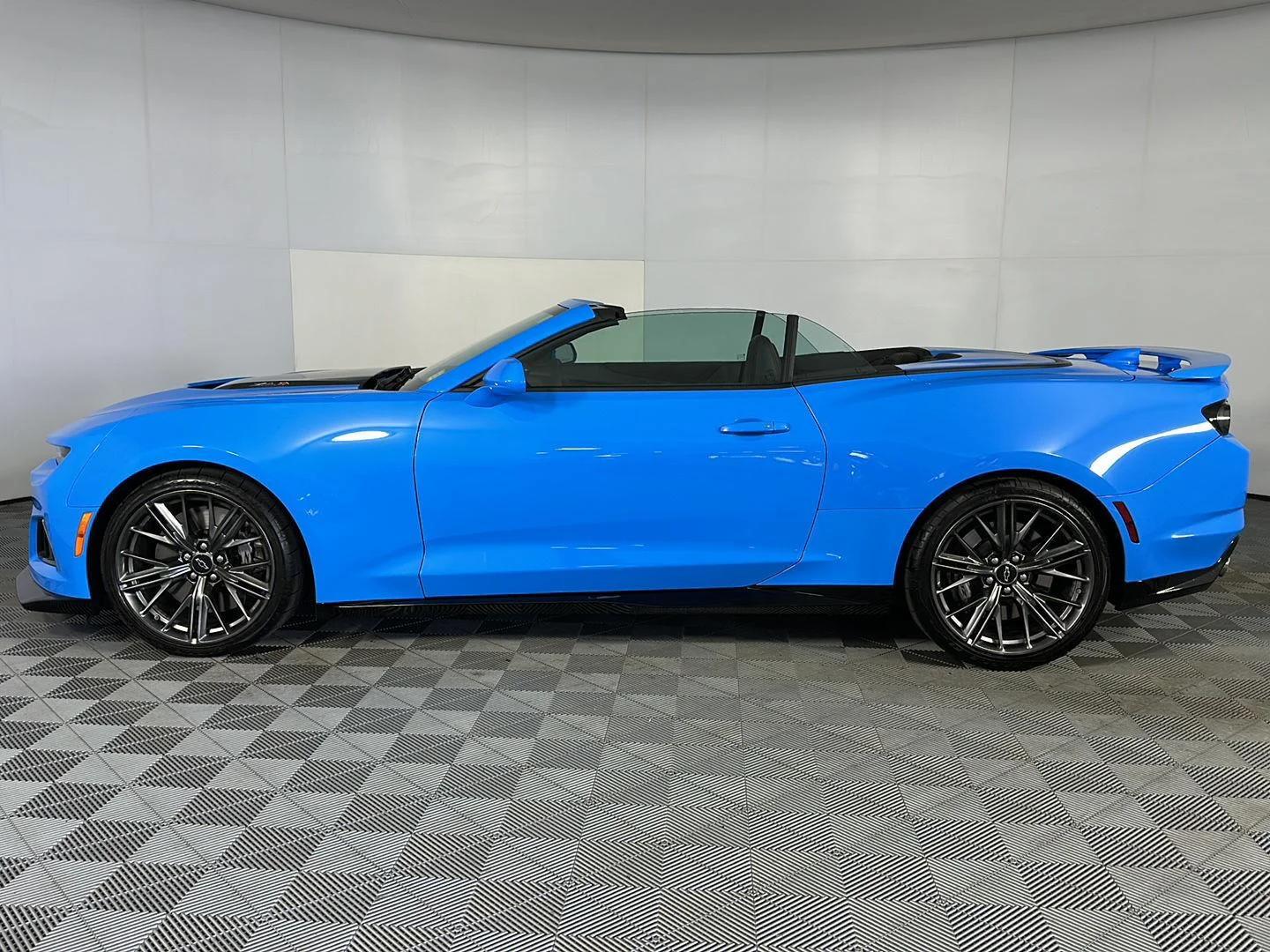 Used 2023 Rapid Blue Chevrolet ZL1 image 5