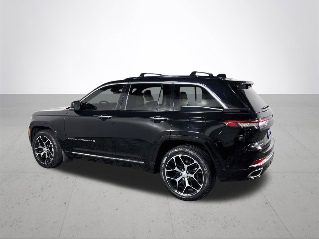 Used 2023 Diamond Black Jeep Summit Reserve image 8