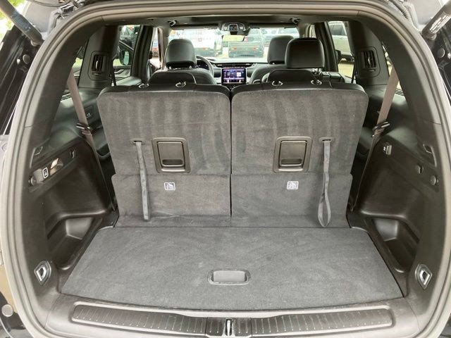 Used 2025 Diamond Black Crystal Pearlcoat Jeep Limited image 25