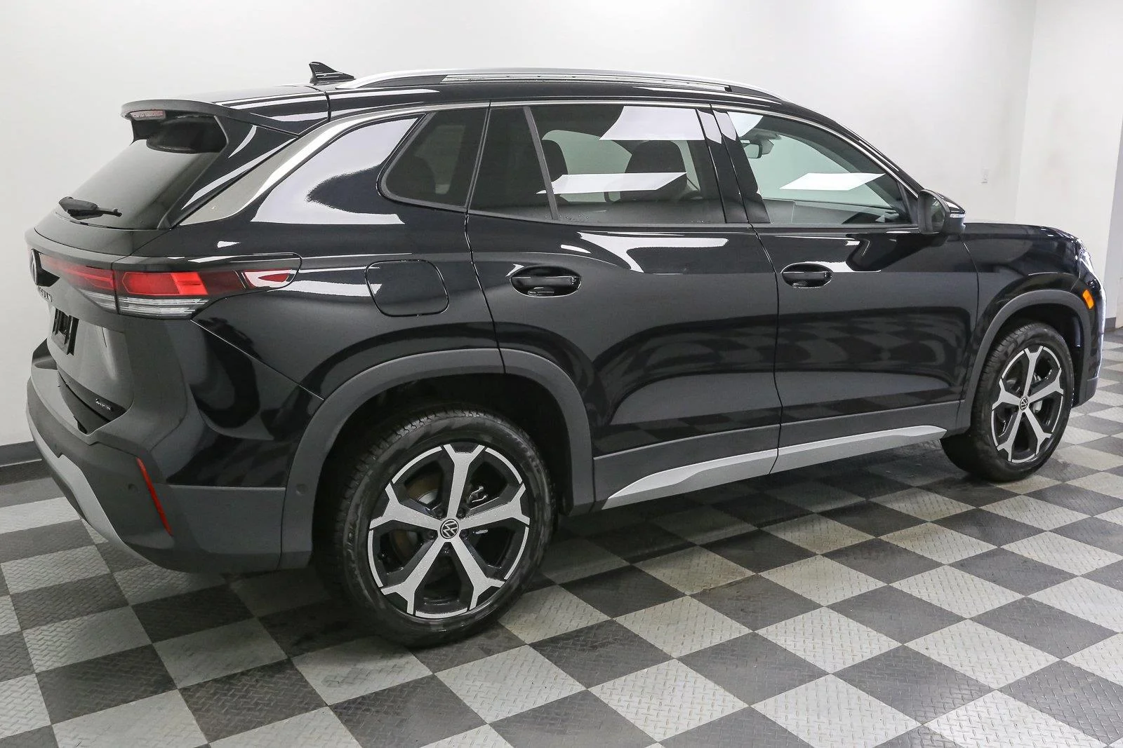 New 2026 Deep Black Pearl Volkswagen SE image 8