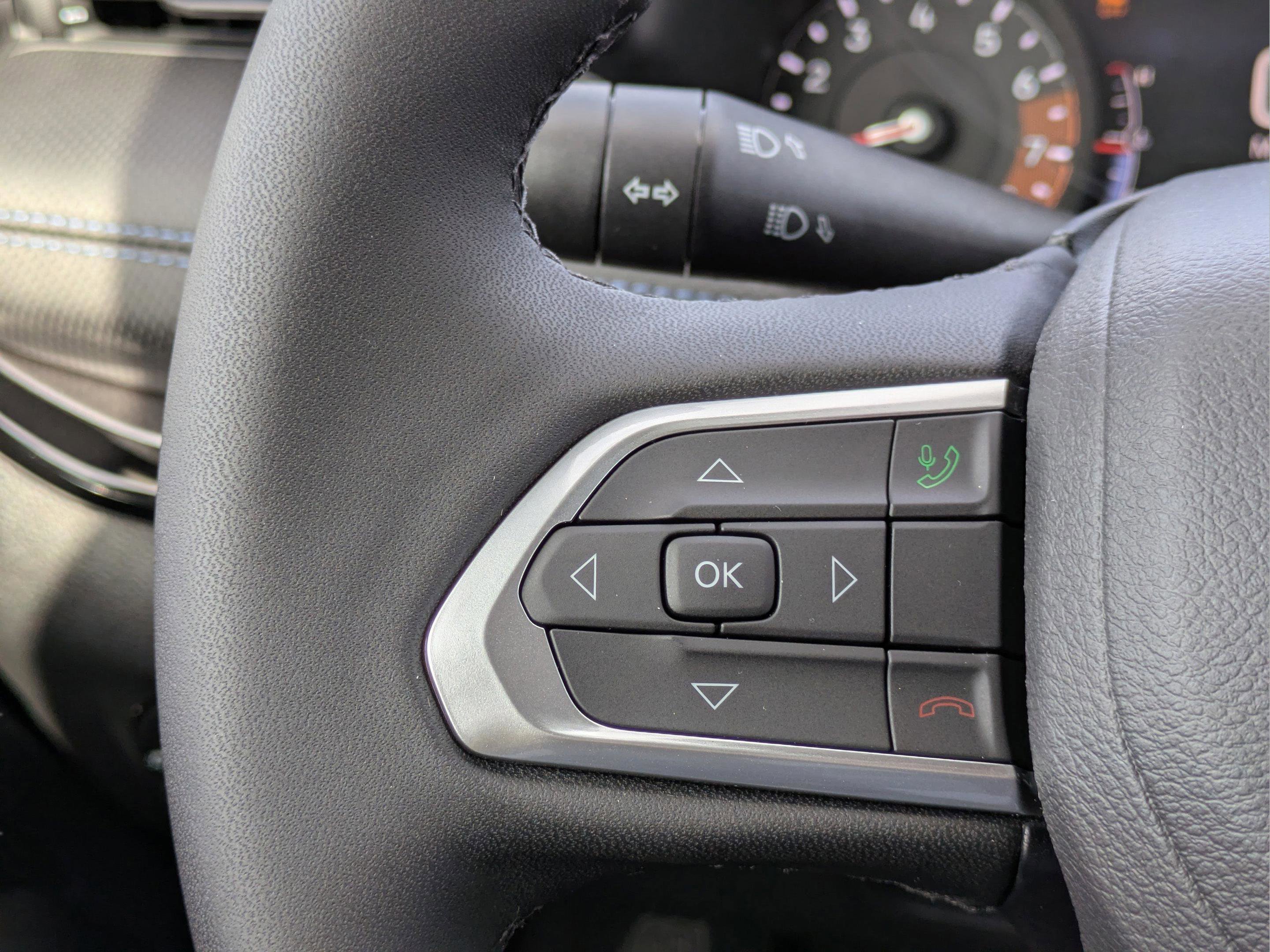 New 2026 Hydro Blue Pearlcoat Jeep Latitude Altitude image 29