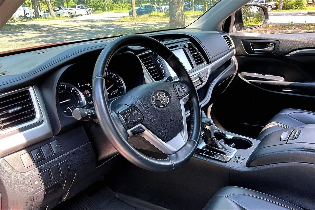Used 2019 Red Toyota SE image 14