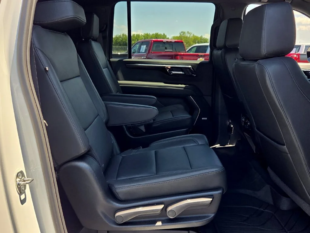 Used 2026 Summit White Chevrolet LT image 16
