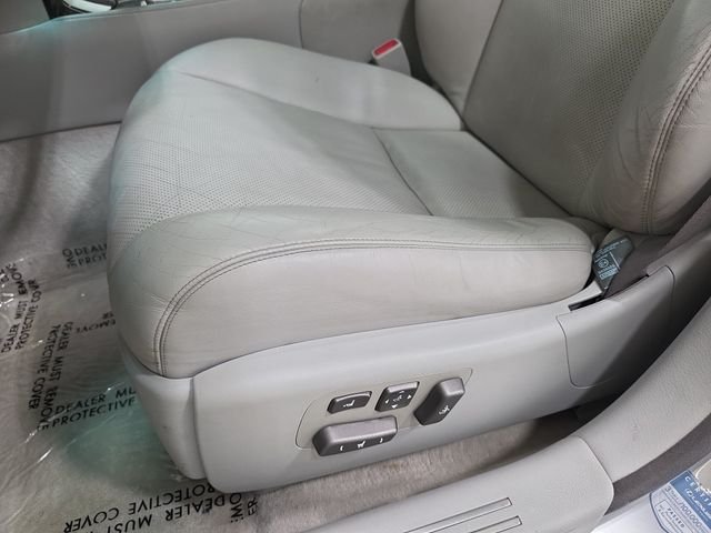 Used 2007 Silver Lexus 460 L image 29