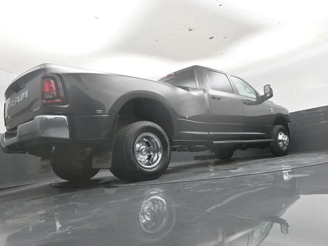 New 2026 Granite Crystal Metallic Clear-Coat Exterior Paint RAM Tradesman image 40