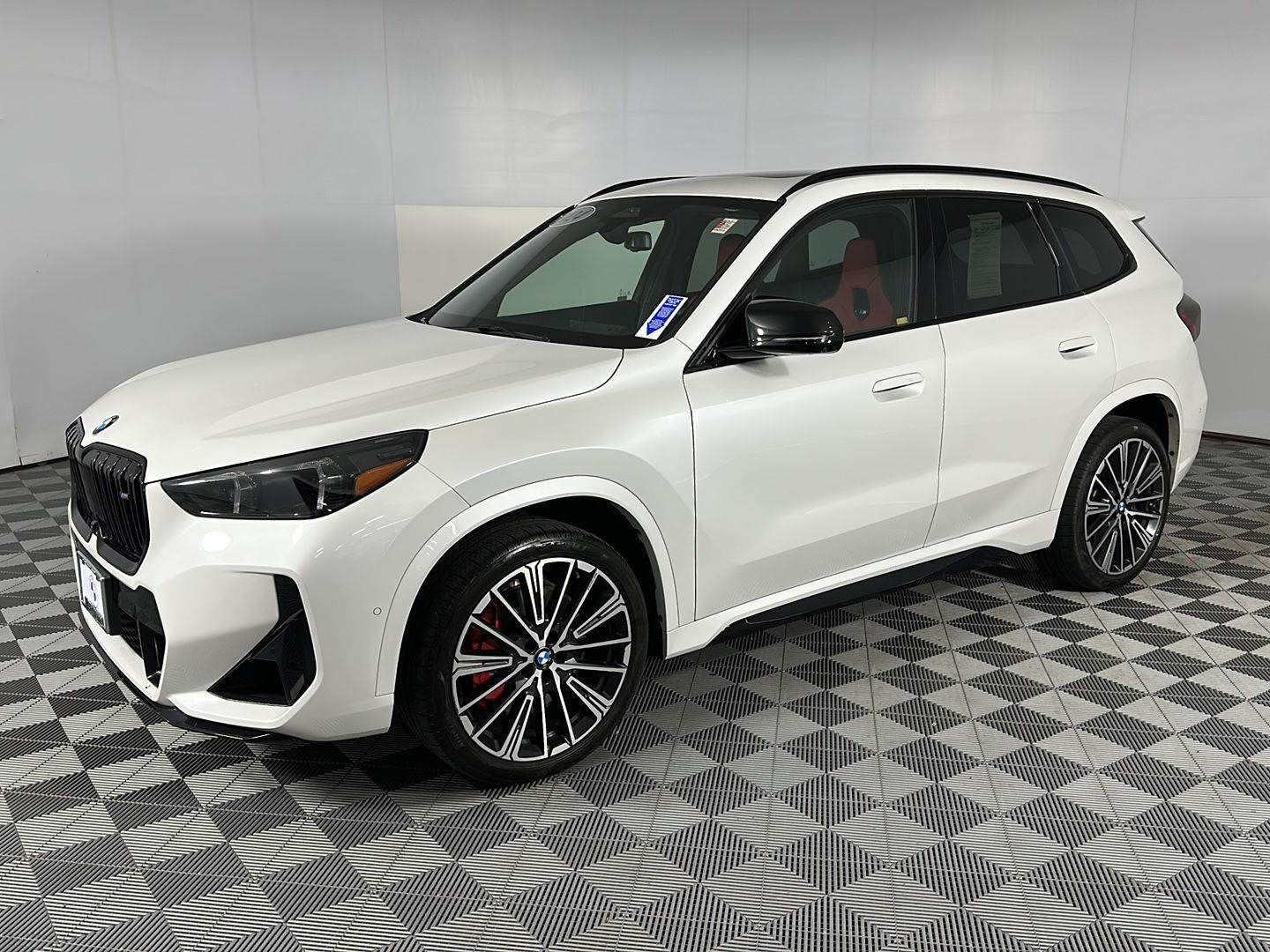 Used 2024 Mineral White Metallic BMW M35i image 4
