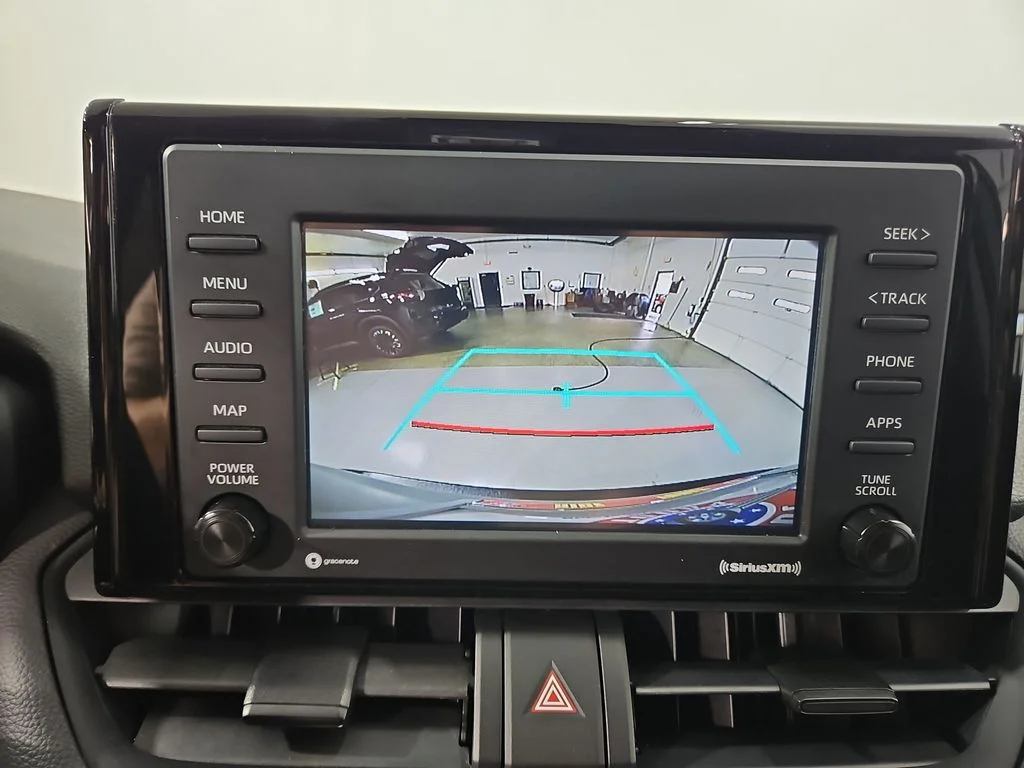 Used 2021  Toyota XLE image 20