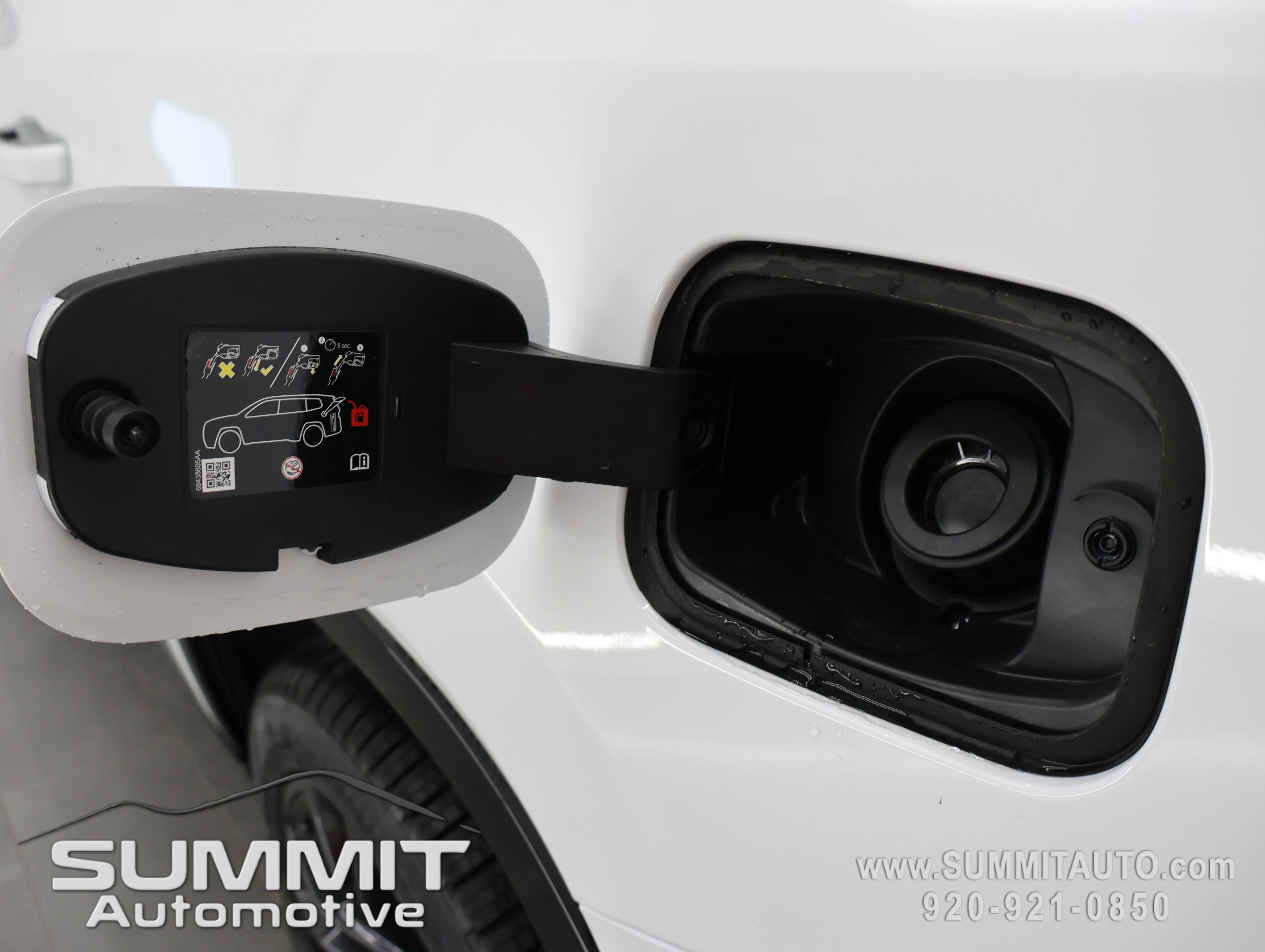 New 2026 Bright White Clear-Coat Exterior Paint Jeep Summit Obsidian image 38