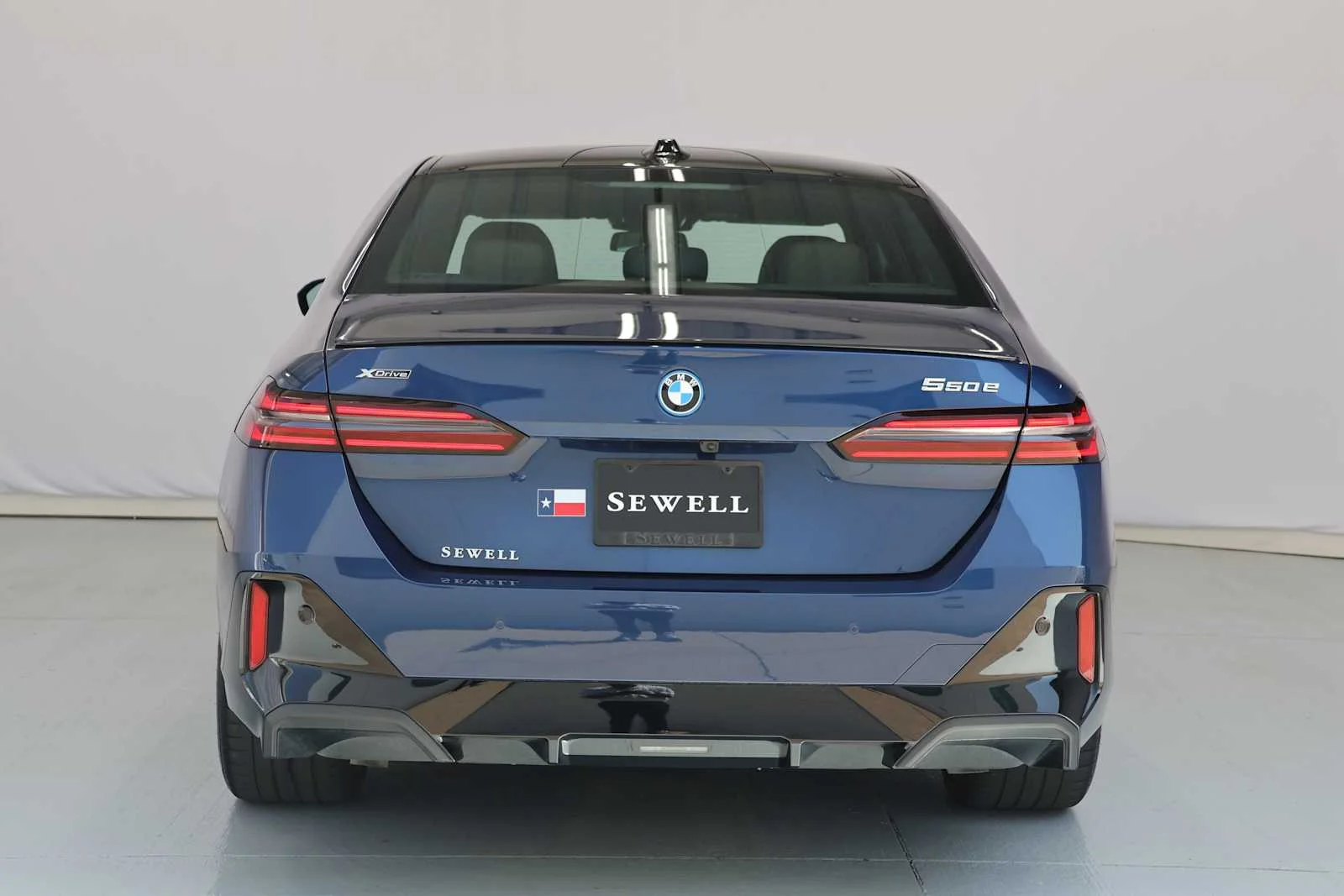 Certified Used 2025 Phytonic Blue Metallic BMW 550e xDrive image 9